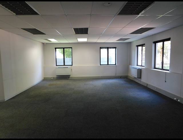 2,355M² OFFICE TO LET IN HYDE PARK
